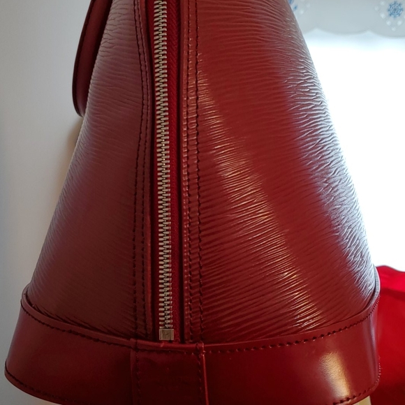 Louis Vuitton Epi Alma GM - Picture 4 of 16